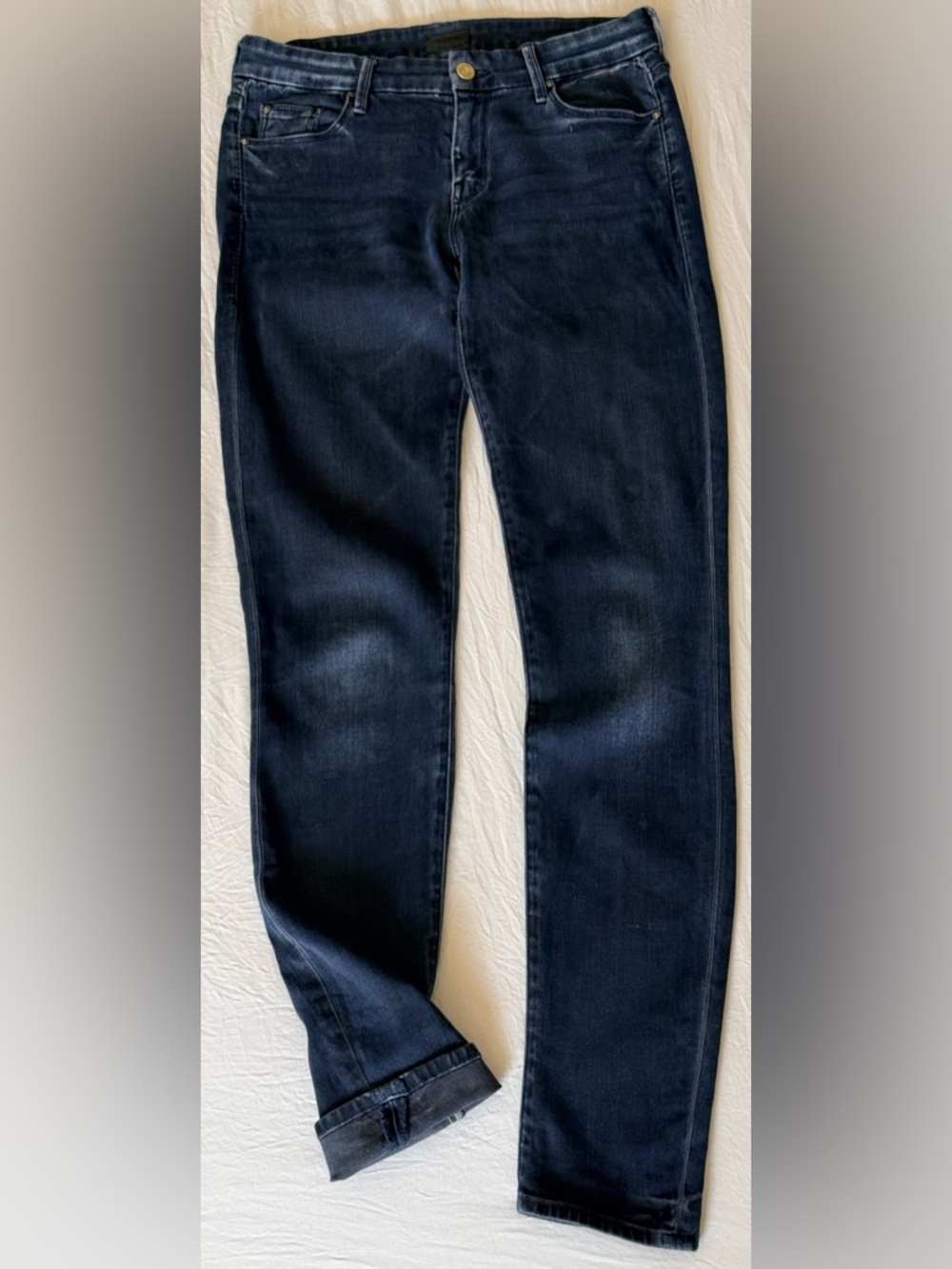 MOTHER WOMENS The Looker in Grand Sophie Wash Cut 9902  Straight Jeans